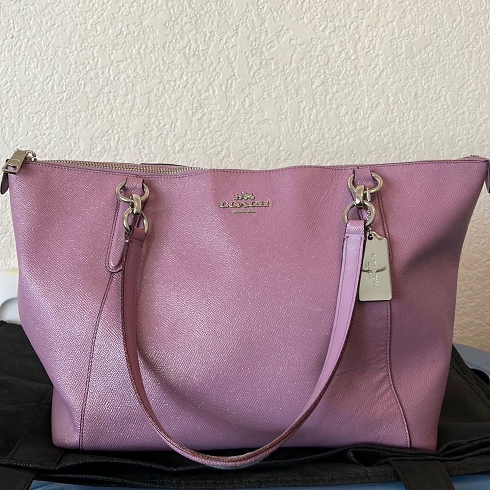 Coach gallery style tote in lavender